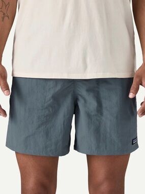 Patagonia Men’s Baggies Short in Plume Gray Size Med